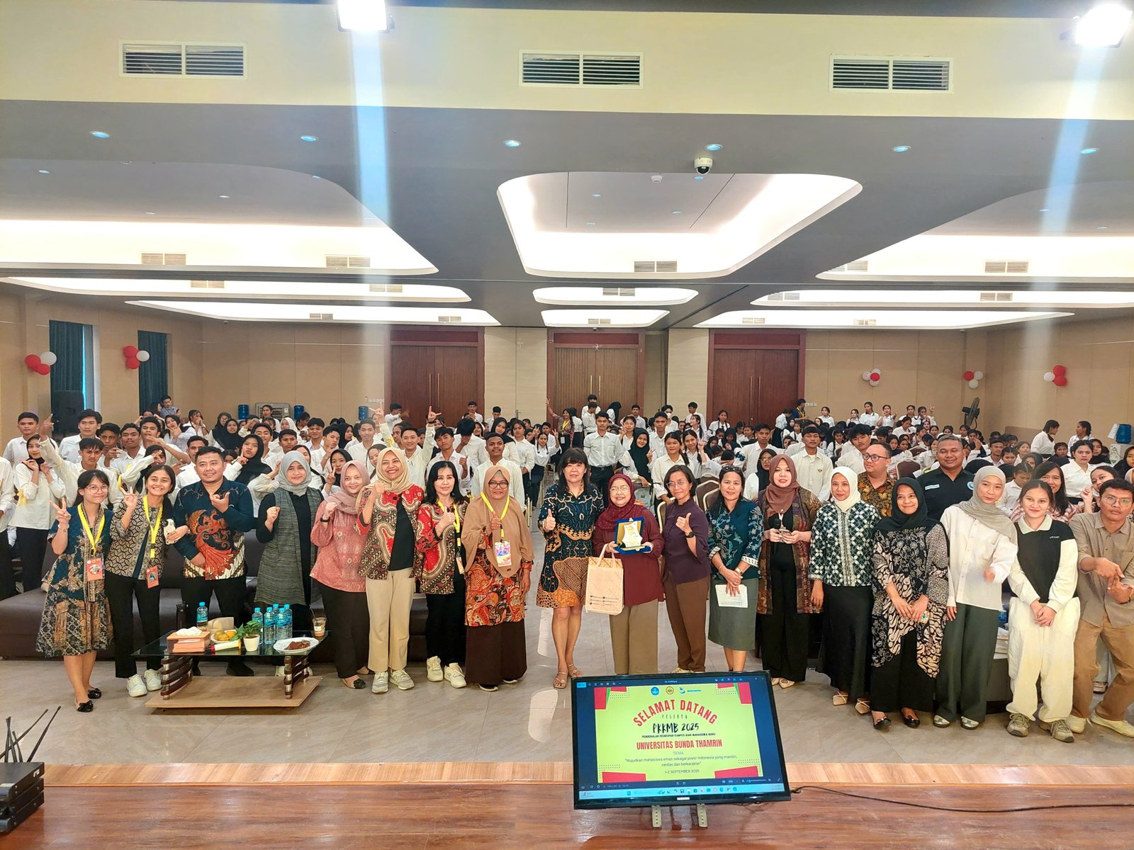 PKKMB 2025 Universitas Bunda Thamrin : Wujudkan Mahasiswa Emas sebagai Pionir Indoensia yang Mandiri, Cerdas, dan Berkarakter